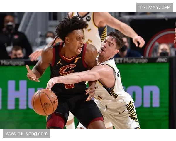 警察拦停步行者卡姆琼斯未停车逃逸引发追逐最终被捕